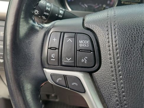 Used 2018 Toyota Highlander Plus AWD/4WD image 13