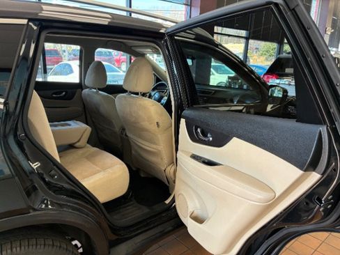 Used 2016 Nissan Rogue SV image 30