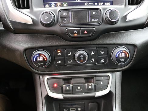 Used 2023 GMC Terrain SLT image 24