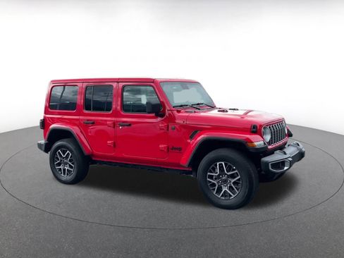 Used 2025 Jeep Wrangler Sahara image 2