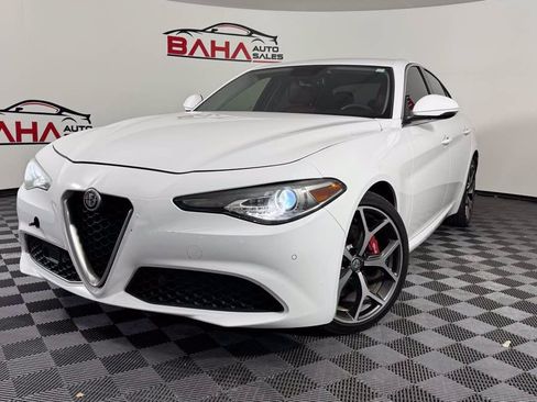 Used 2019 Alfa Romeo Giulia Ti AWD/4WD image 2