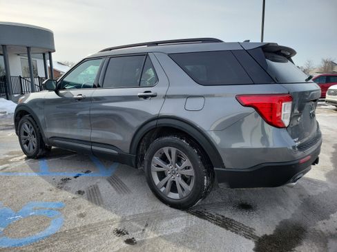 Used 2023 Ford Explorer XLT w/ Equipment Group 202A image 3