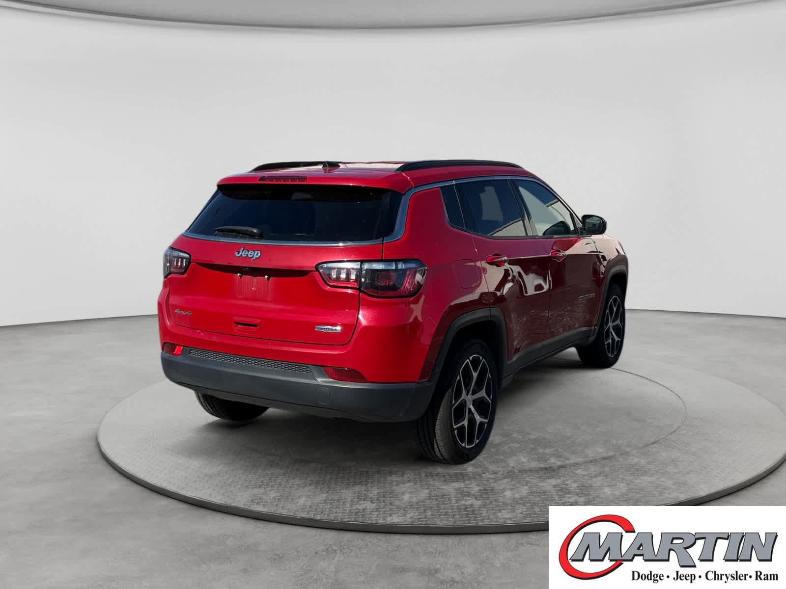 Used 2024 Jeep Compass Latitude AWD/4WD image 5