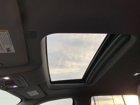 Used 2022 GMC Sierra 1500 SLT w/ SLT Convenience Package image 28