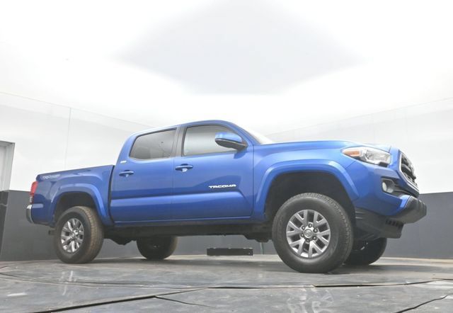 Used 2017 Toyota Tacoma SR5 w/ Tow Package AWD/4WD image 38