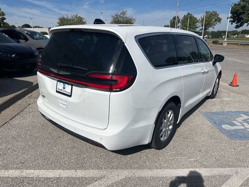New 2026 Chrysler Pacifica Select image 28