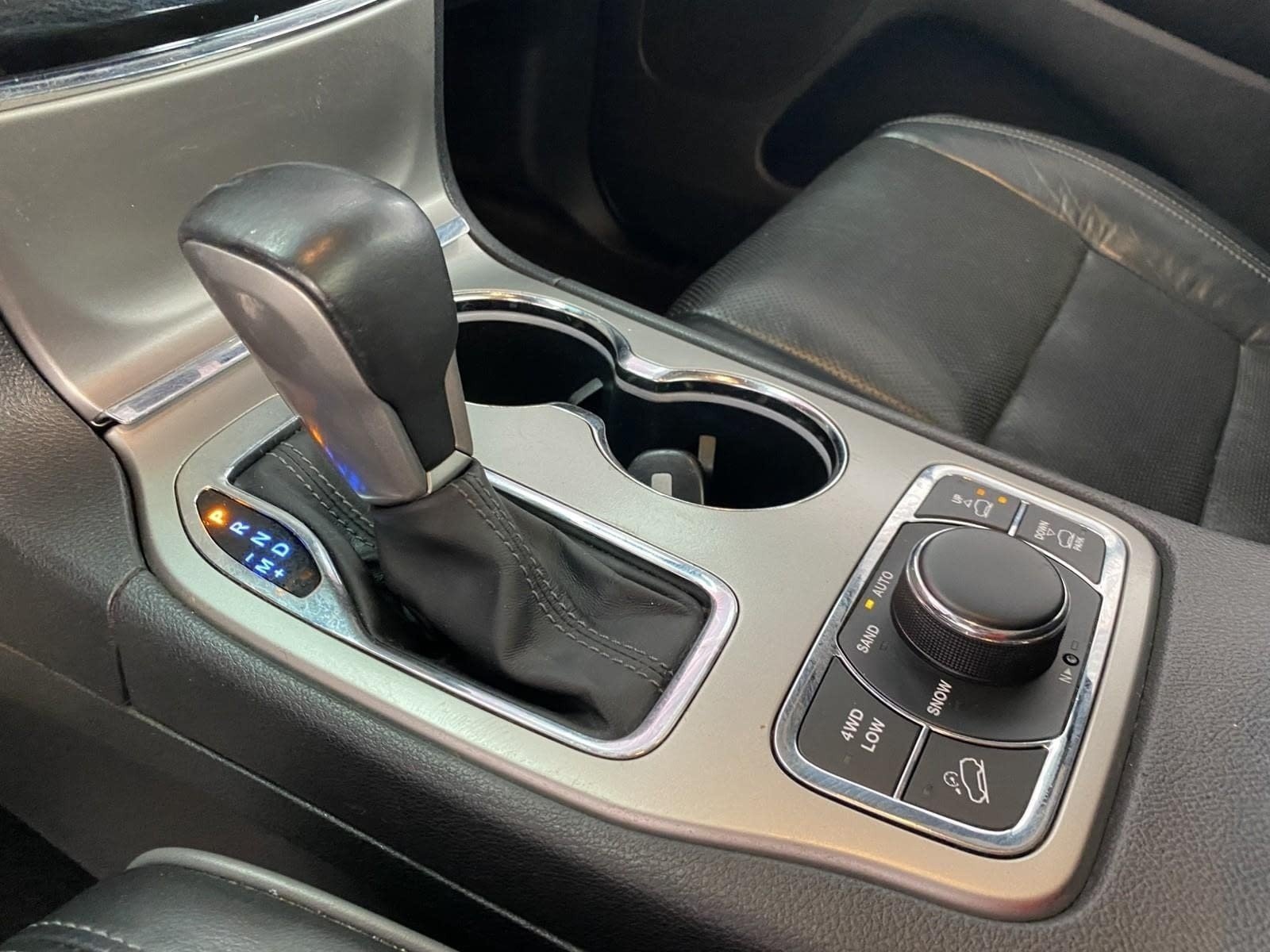 Used 2019 Jeep Grand Cherokee Overland AWD/4WD image 22