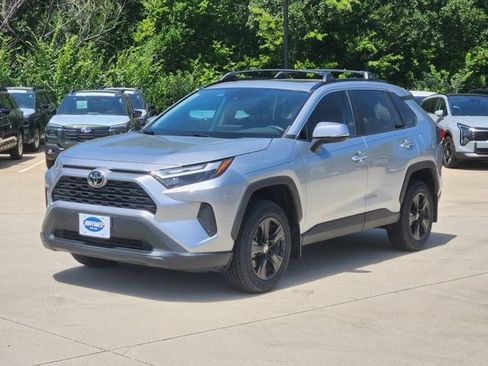 Used 2023 Toyota RAV4 XLE w/ Convenience Package FWD image 3