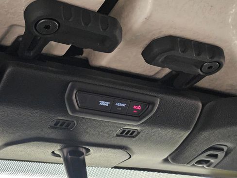 Used 2022 Jeep Gladiator Sport AWD/4WD image 19