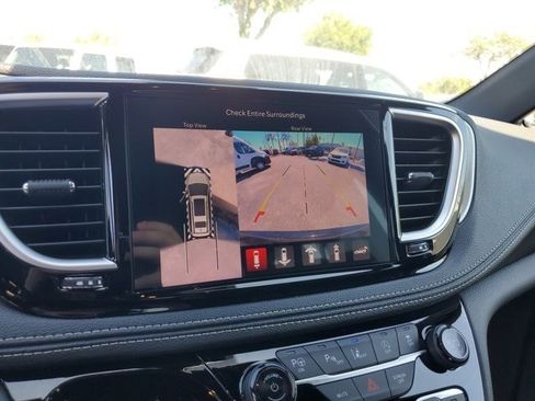 New 2024 Chrysler Pacifica Limited w/ S Appearance Package image 13