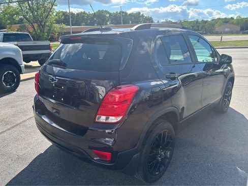 Used 2021 Chevrolet Trax LT w/ Premium Seat Package AWD/4WD image 11