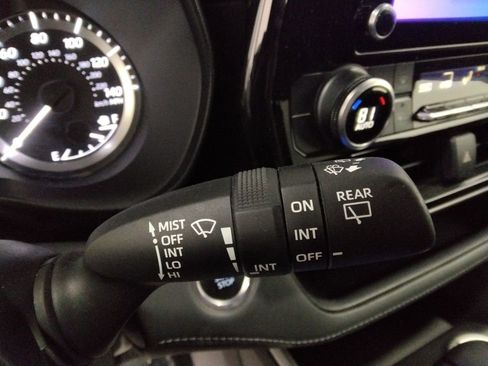 Used 2024 Toyota Highlander LE image 17