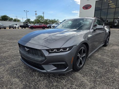 Used 2025 Ford Mustang Coupe RWD image 3