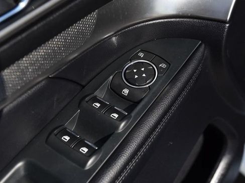 Used 2018 Ford Explorer XLT FWD image 8