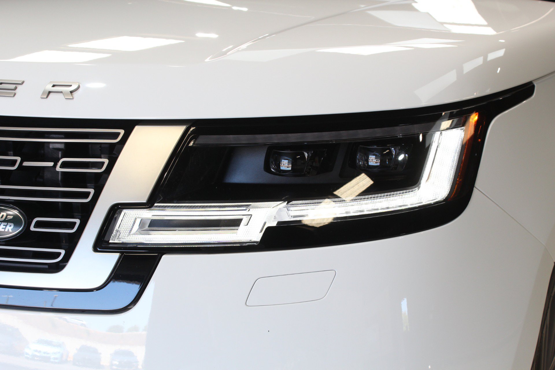 Used 2023 Land Rover Range Rover Long Wheelbase SE AWD/4WD image 6