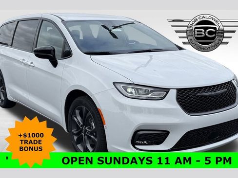 New 2026 Chrysler Pacifica Select image 1