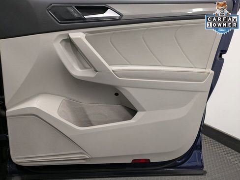 Used 2022 Volkswagen Tiguan SE w/ Panoramic Sunroof Package AWD/4WD image 33