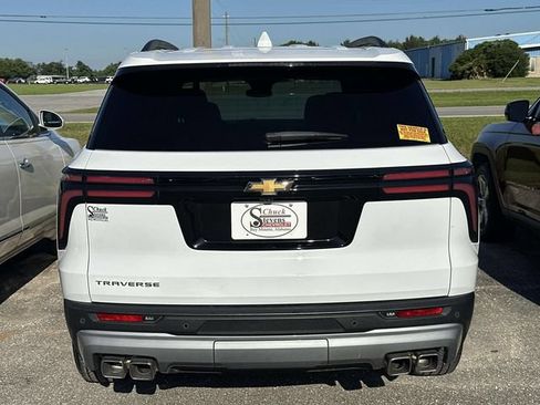 Used 2025 Chevrolet Traverse LT FWD image 15
