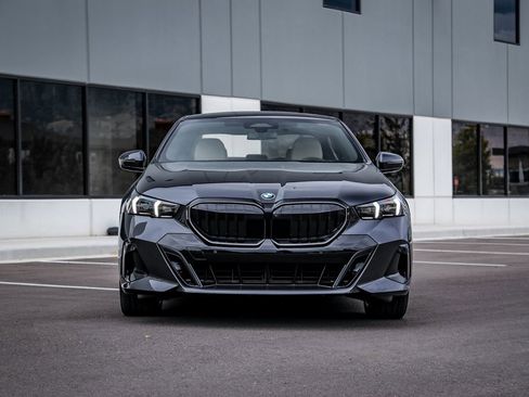 Used 2026 BMW 530i xDrive w/ M Sport Package image 8