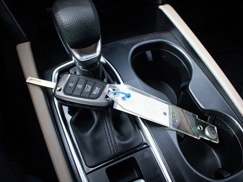 Used 2019 Hyundai Santa Fe SE image 34