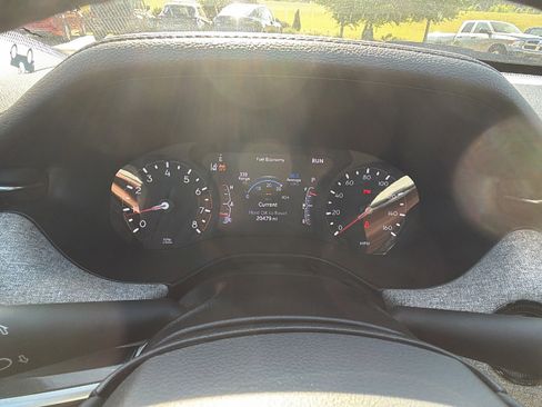 Used 2025 Jeep Compass Latitude image 28