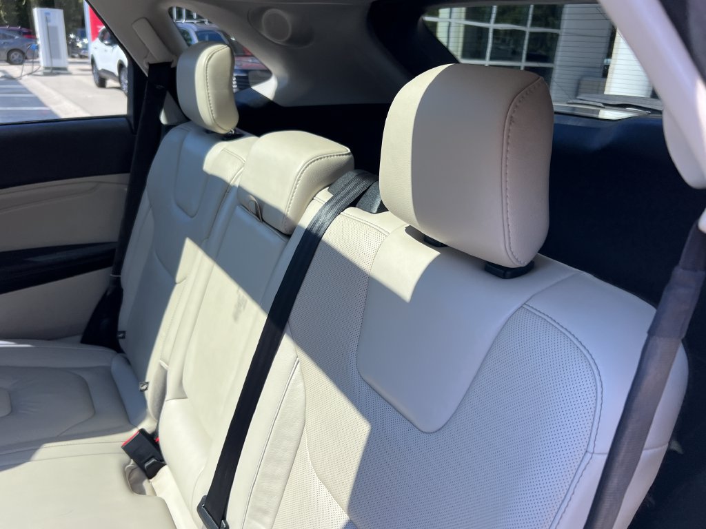 Used 2018 Ford Edge Titanium w/ Equipment Group 302A FWD image 18