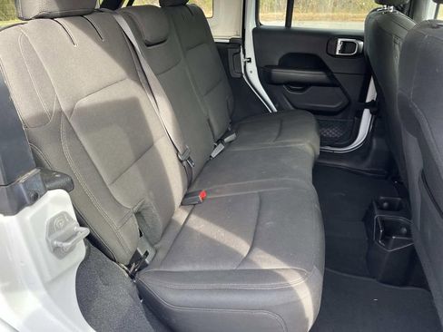 Used 2019 Jeep Wrangler Unlimited Sahara image 19