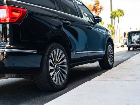 Used 2018 Lincoln Navigator Reserve w/ Technology Package AWD/4WD image 10
