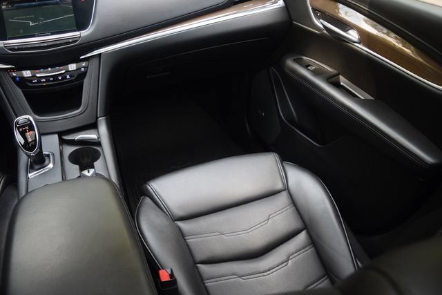 Used 2019 Cadillac XT5 Platinum AWD/4WD image 14