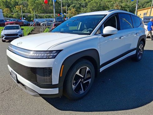 New 2026 Hyundai Ioniq 9 SE image 2