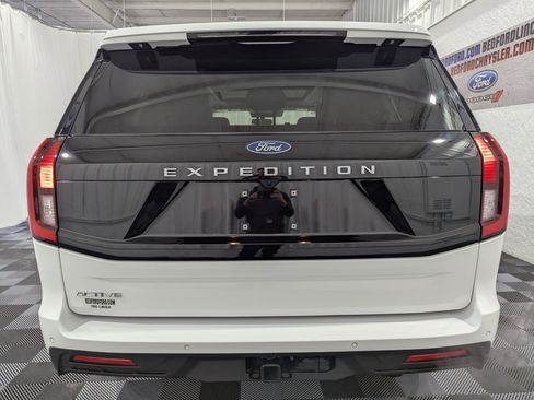 Used 2025 Ford Expedition Active image 11