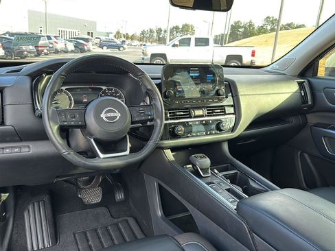 Used 2023 Nissan Pathfinder SL w/ SL Premium Package image 16