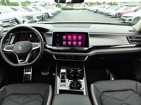 Used 2025 Volkswagen Atlas Peak Edition SE AWD/4WD image 7