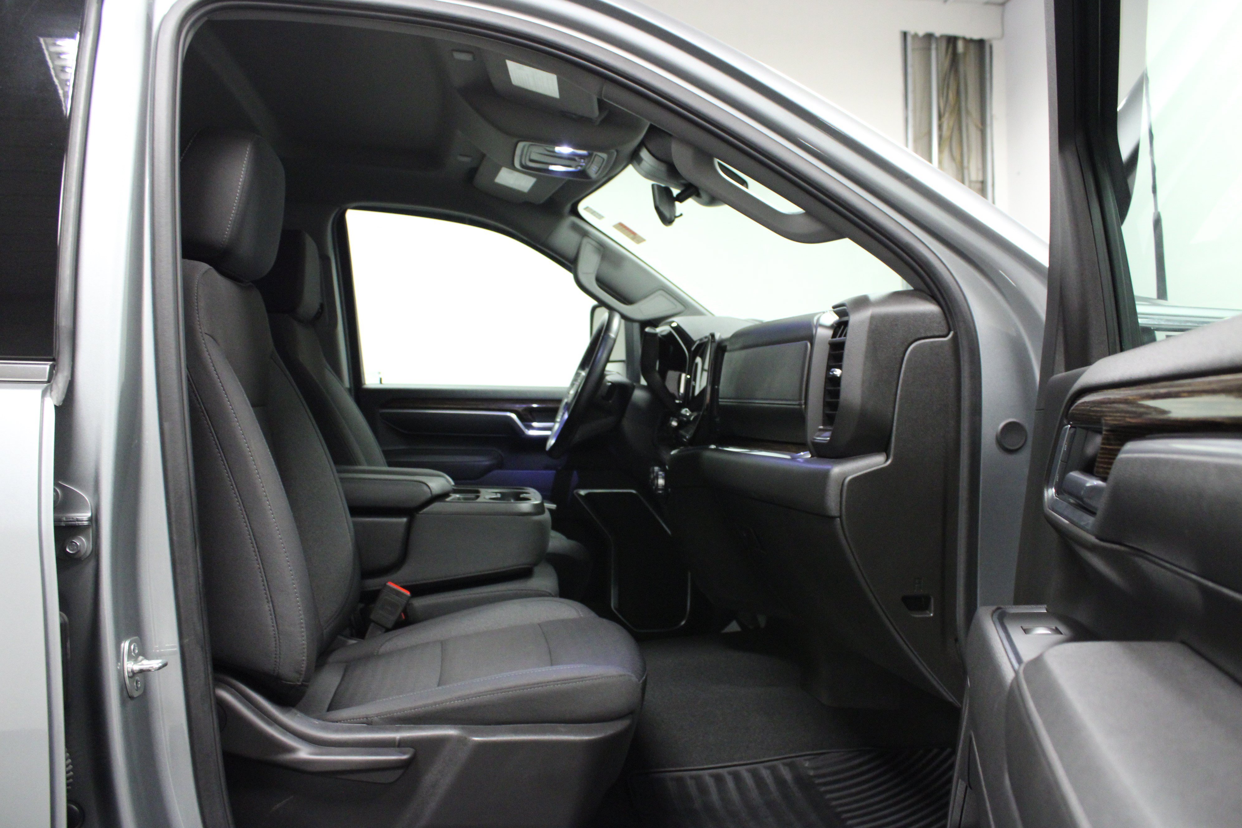 Used 2025 GMC Sierra 2500 SLE w/ SLE Convenience Package AWD/4WD image 16