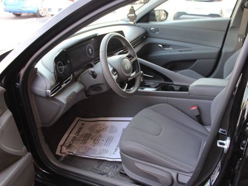 Used 2025 Hyundai Elantra SEL FWD image 16