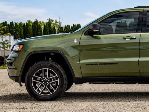Used 2021 Jeep Grand Cherokee Trailhawk AWD/4WD image 23