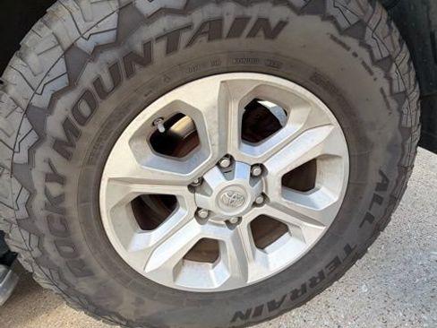 Used 2017 Toyota 4Runner SR5 RWD image 5