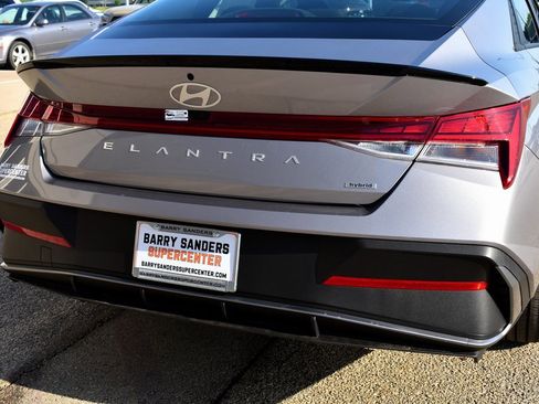 New 2025 Hyundai Elantra SEL image 9