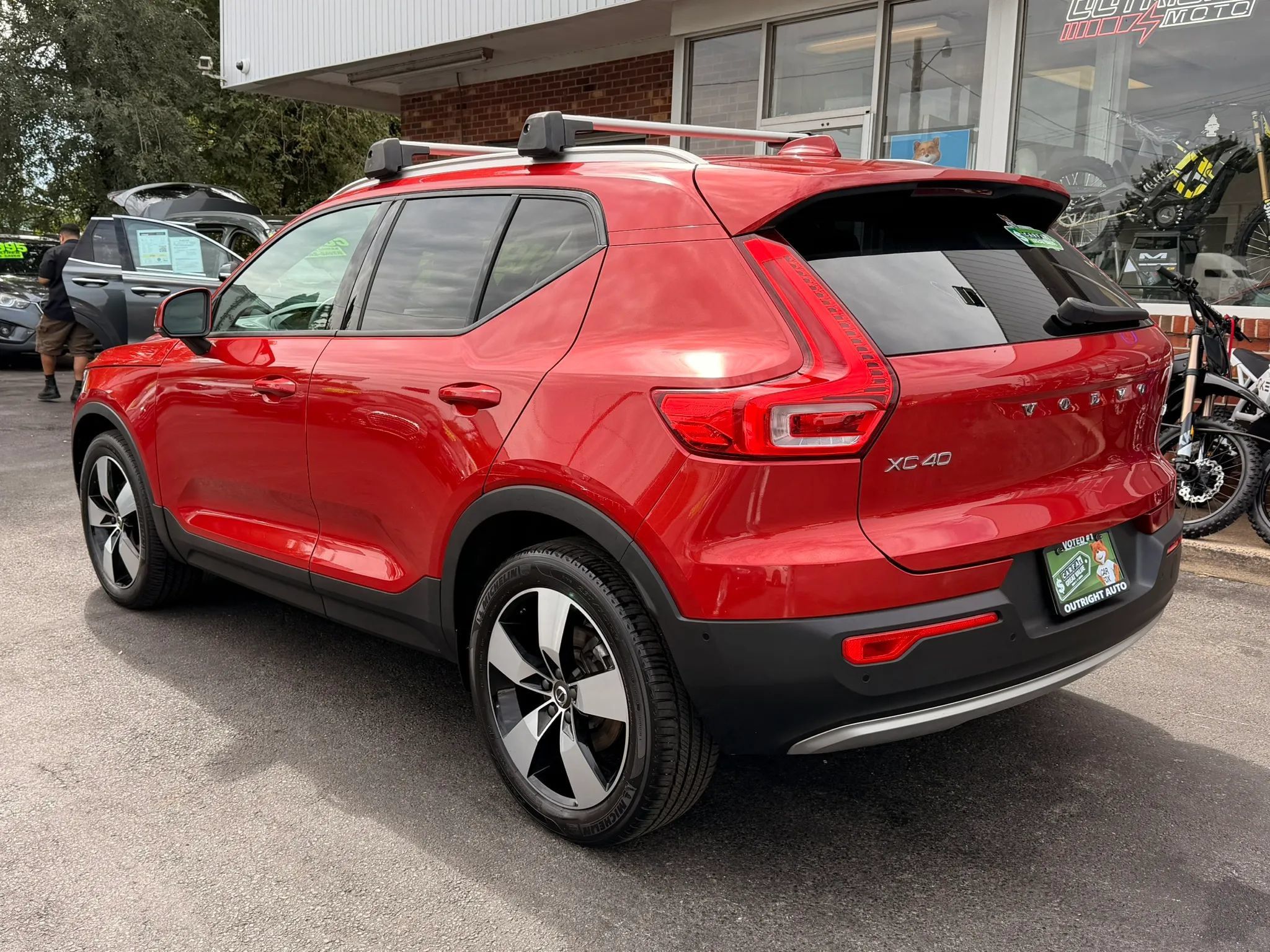 Used 2019 Volvo XC40 T4 Momentum FWD image 2