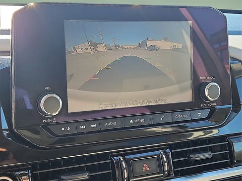 Used 2022 Nissan Pathfinder SV image 22