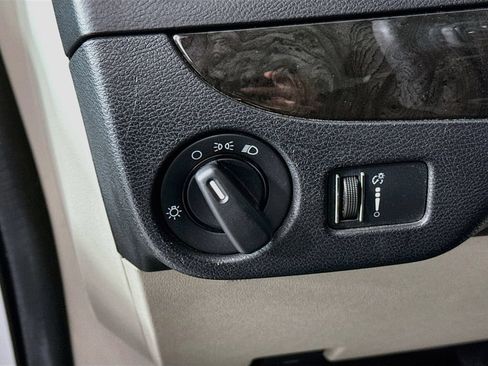 Used 2014 Dodge Grand Caravan American Value Package FWD image 11