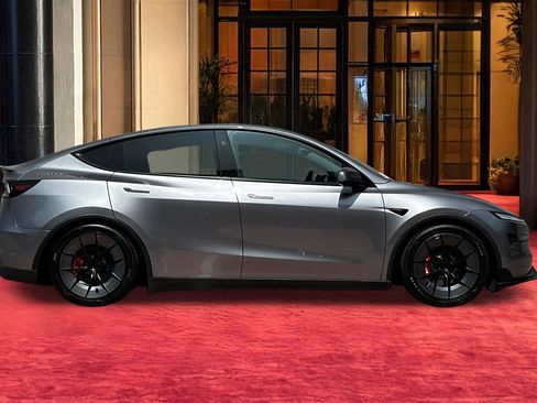 Used 2026 Tesla Model Y Long Range image 9