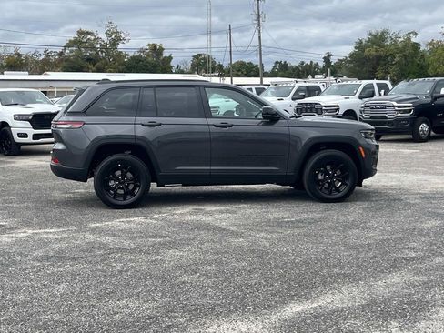 New 2025 Jeep Grand Cherokee Altitude image 6