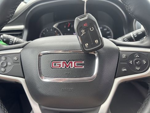 Used 2023 GMC Acadia SLT image 35