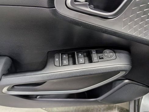 Used 2025 Kia Soul LX image 12