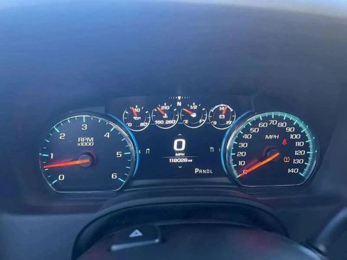 Used 2018 Chevrolet Suburban Premier image 14