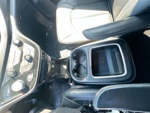 Used 2019 Chrysler Pacifica Touring-L Plus w/ S Appearance Package image 24