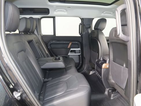 Used 2022 Land Rover Defender 110 SE image 14