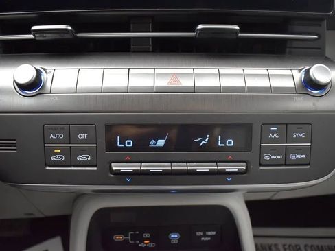 Used 2024 Hyundai Kona SEL FWD image 36