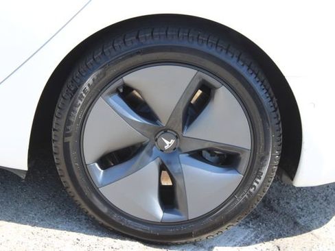 Used 2018 Tesla Model 3 Long Range RWD image 6